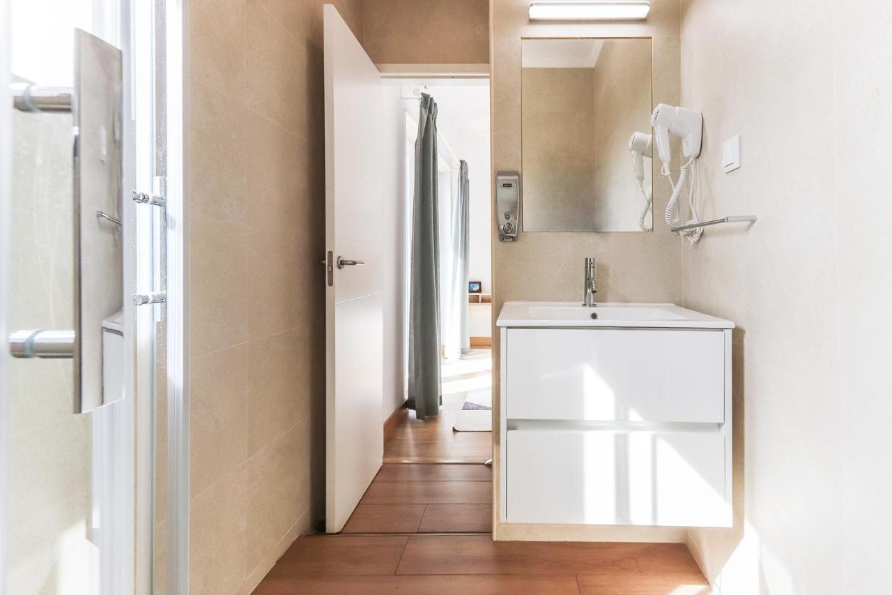 66 With Parking Place Apartment Lisbon